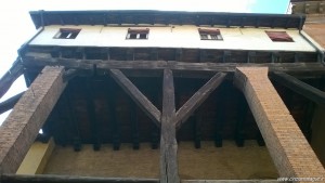Bologna, Corte Isolani, porticato in legno