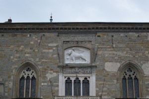 Bergamo Alta, Palazzo della Ragione, particolare bassorilievo Leone di San Marco con libro aperto