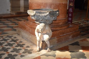 Verona, Basilica di Sant'Anastasia, acquasantiera