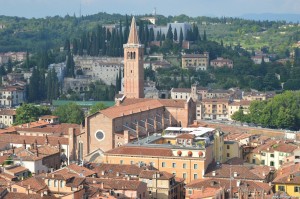 Verona, Basilica di Sant'Anastasia, sullo sfondo le Terme Romane