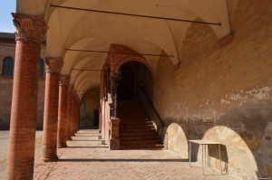 Bentivoglio, scalinata che dal cortile interno porta al piano nobile