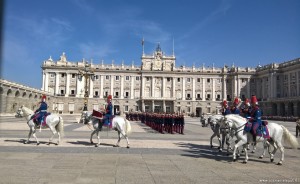 Palazzo Reale, cambio della guardia