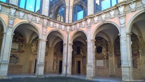 Bologna, cortile Biblioteca dell'Archiginnasio
