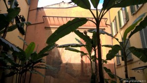 Bologna, Palazzo Sanguinetti già Aldini, cortile interno