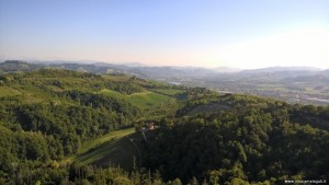 Bologna, veduta sui colli bolognesi dalla terrazza panoramica del Santuario di San Luca