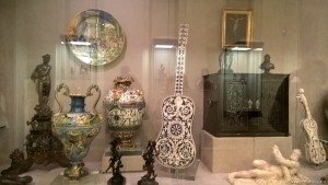 Modena, Galleria Estense, chitarre in marmo ed altre preziosità