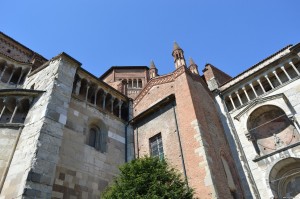 Piacenza, il Duomo, veduta di lato con la cupola