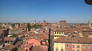 Piacenza, panoramica sulla città dalla facciata del Duomo