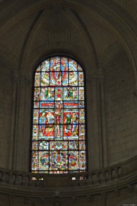 Poitiers, Cattedrale di Saint Pierre, vetrata crocifissione