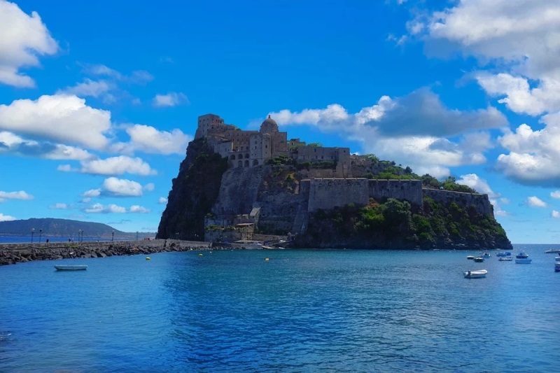 isola di ischia in inverno