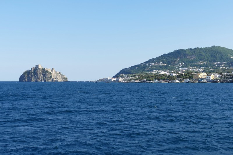 isola di ischia in inverno