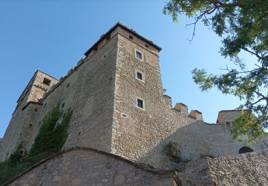 Castello di Montecuccolo e il suo borgo